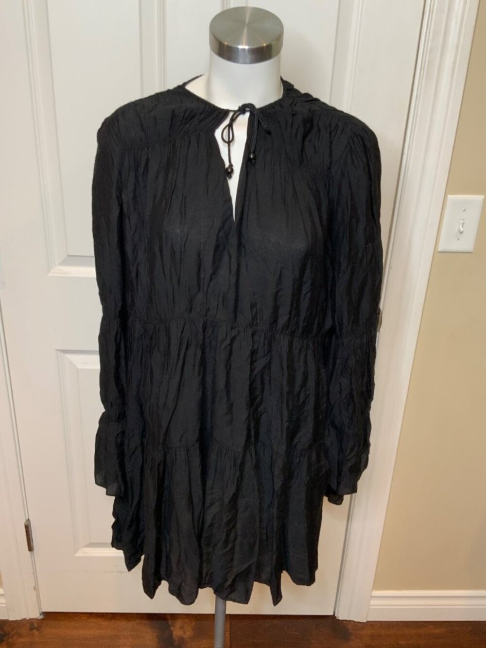 Elizabeth and James Black Tie-Neck Long Sleeve Trapeze Dress, Size S